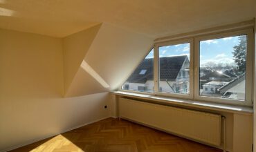 #563 Schicke 5ZKB-Dachgeschosswohnung – Bad Salzuflen-Knetterheide